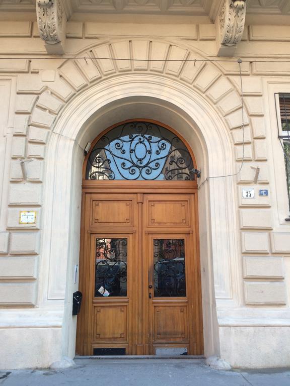 Apartment Near The Heroes Square Budapest Exterior photo