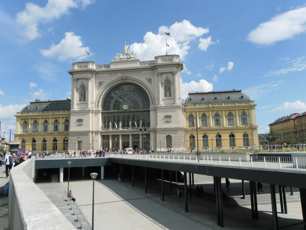 Apartment Near The Heroes Square Budapest Exterior photo